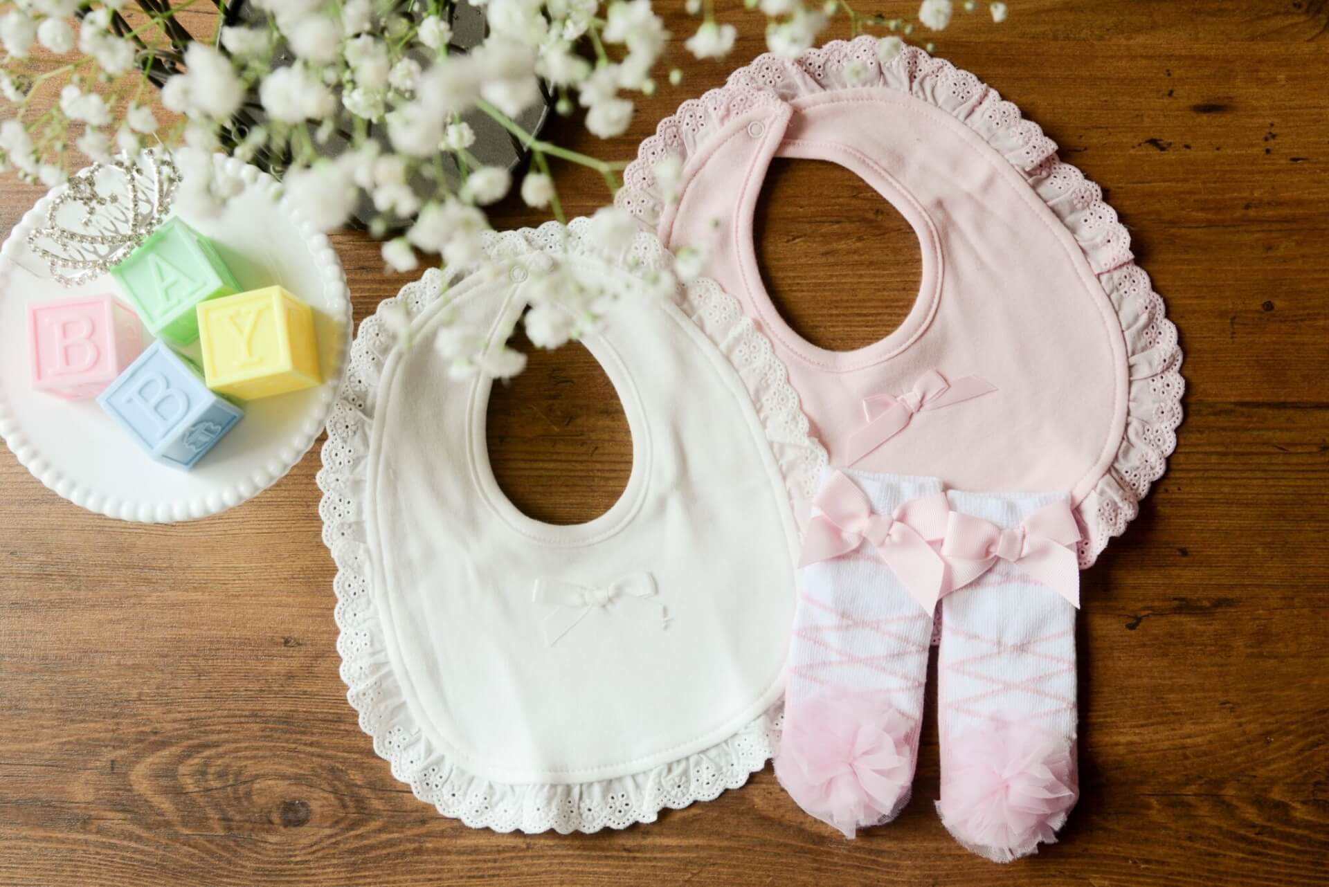 スタイや靴下などのベビーグッズ